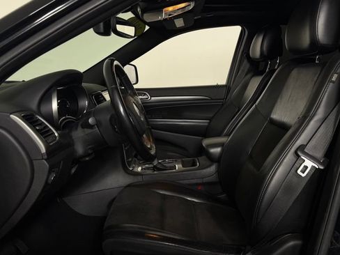 Used 2019 Jeep Grand Cherokee Altitude AWD/4WD image 16