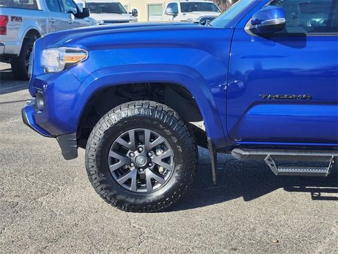 Used 2023 Toyota Tacoma SR5 w/ Technology Package image 9