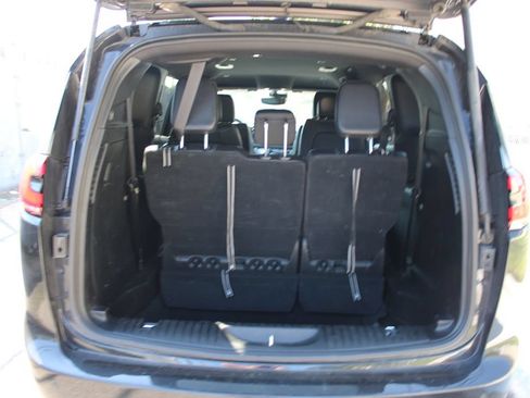 Used 2025 Chrysler Pacifica Select FWD image 29