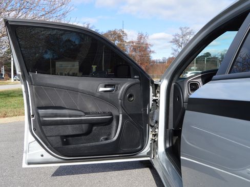 Used 2019 Dodge Charger SXT w/ Driver Confidence Group image 12