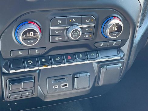 Used 2022 Chevrolet Silverado 1500 LT AWD/4WD image 27