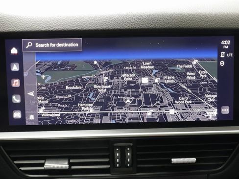 Used 2022 Porsche Cayenne Platinum Edition image 11