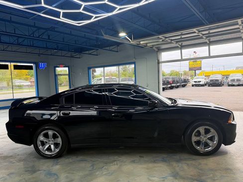 Used 2014 Dodge Charger SXT RWD image 15