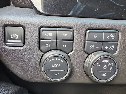 Certified 2025 Chevrolet Silverado 3500 LTZ w/ LTZ Convenience Package AWD/4WD image 17