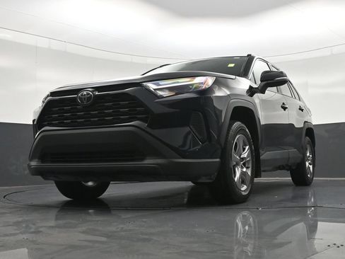 Used 2025 Toyota RAV4 XLE w/ Convenience Package FWD image 31