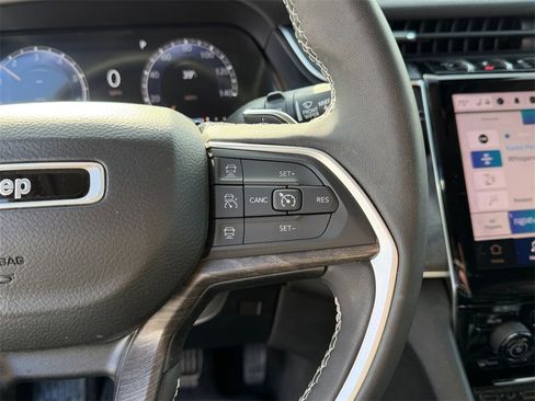 Used 2024 Jeep Grand Cherokee Limited w/ Luxury Tech Group II image 15