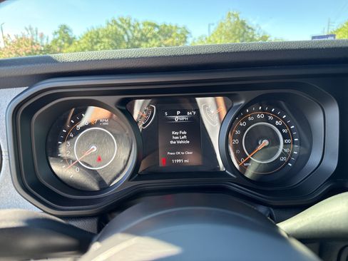 Used 2025 Jeep Gladiator Sport AWD/4WD image 6