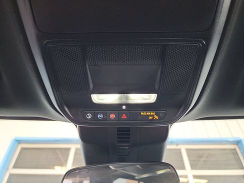 Used 2025 Chevrolet Traverse LT FWD image 33