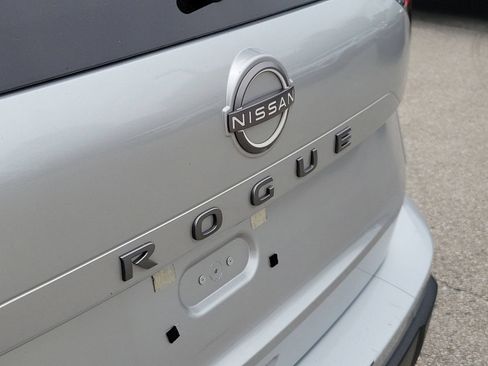 Used 2025 Nissan Rogue SV FWD image 6