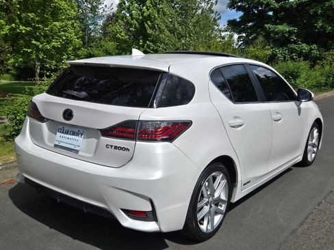 Used 2015 Lexus CT 200h w/ Navigation Package FWD image 7