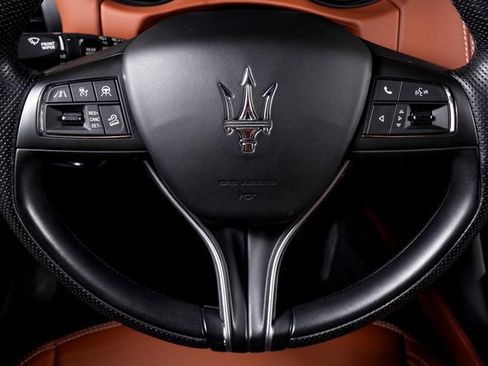 Used 2023 Maserati Levante GT AWD/4WD image 38
