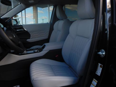 New 2025 Mitsubishi Outlander AWD image 10