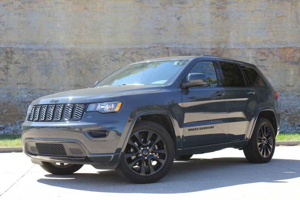 Used 2017 Jeep Grand Cherokee Altitude AWD/4WD image 1