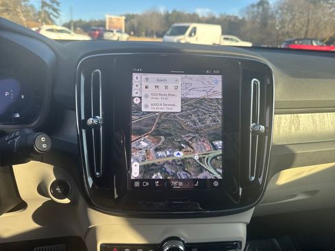 Certified 2025 Volvo XC40 B5 Plus w/ Protection Package Premier image 23