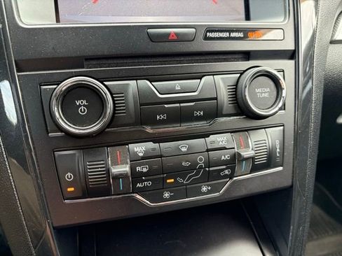 Used 2017 Ford Explorer XLT w/ Equipment Group 201A AWD/4WD image 25