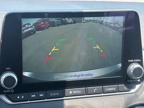Used 2025 Nissan Sentra SV FWD image 14