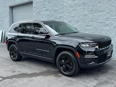 Used 2023 Jeep Grand Cherokee 4WD 4xe image 6