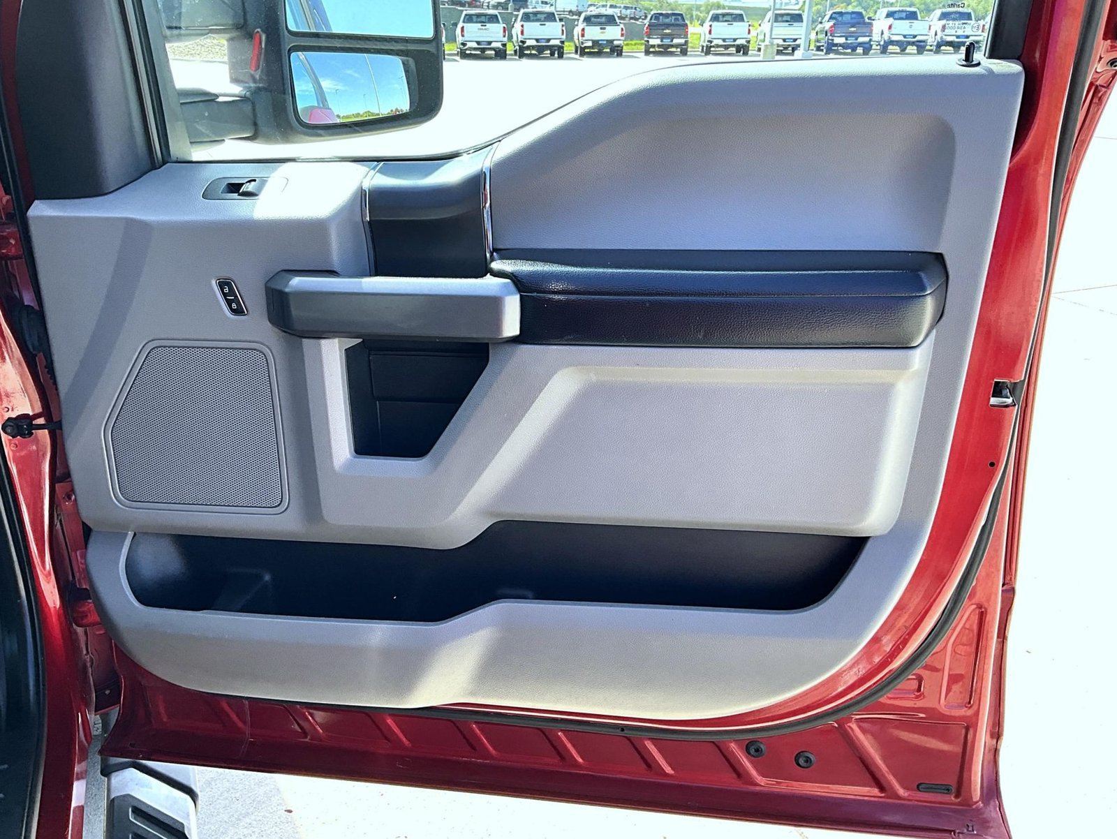 Used 2016 Ford F150 XLT w/ Equipment Group 302A Luxury AWD/4WD image 18