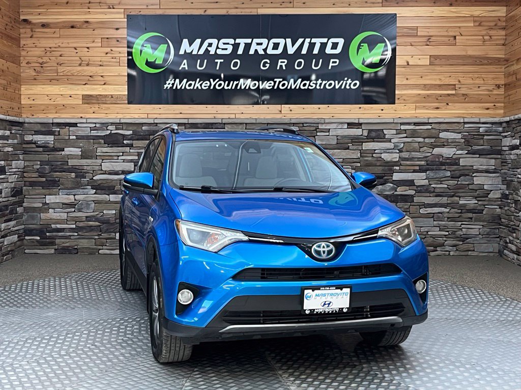 Used 2017 Toyota RAV4 XLE AWD/4WD image 3