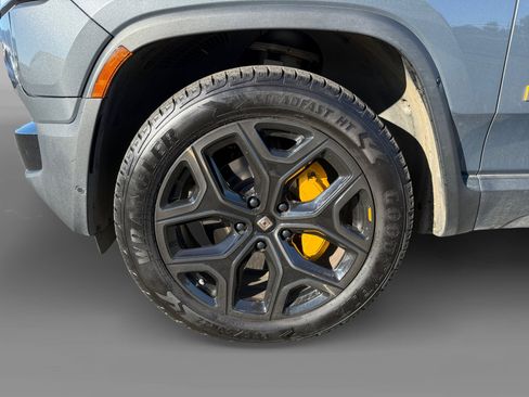 Used 2023 Rivian R1S Launch Edition image 9