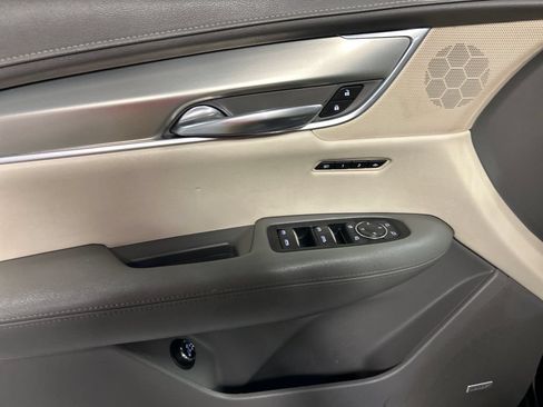 Used 2018 Cadillac XT5 Luxury w/ Driver Awareness Package FWD image 14