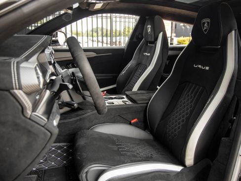 Used 2024 Lamborghini Urus Performante AWD/4WD image 33