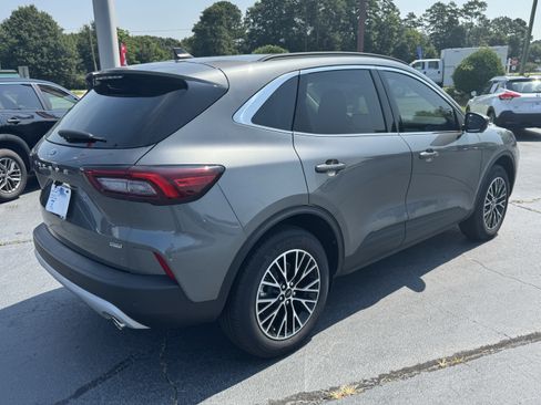 Used 2025 Ford Escape SE w/ PHEV Premium Package FWD image 10