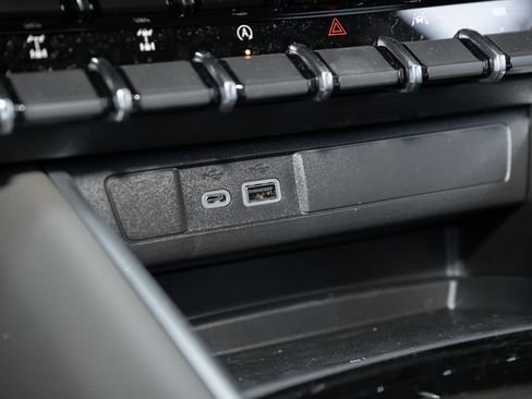 New 2026 Chevrolet Colorado ZR2 w/ Off-Road Front Bumper Package image 35