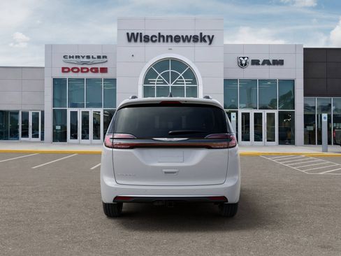 New 2026 Chrysler Pacifica Pinnacle w/ Trailer Tow Group FWD image 7
