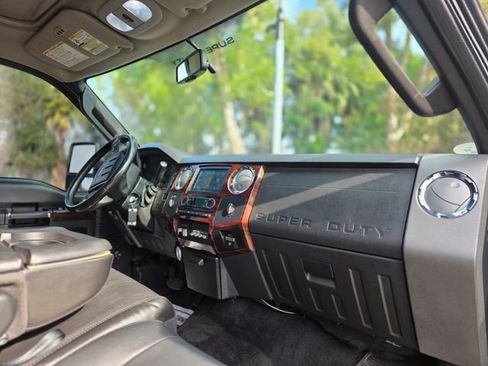 Used 2010 Ford F350 Lariat image 21