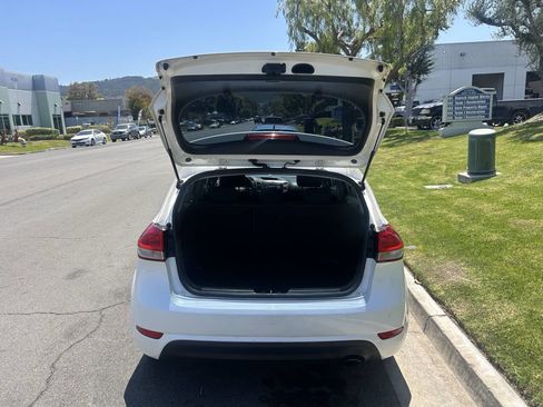 Used 2016 Kia Forte LX FWD image 4