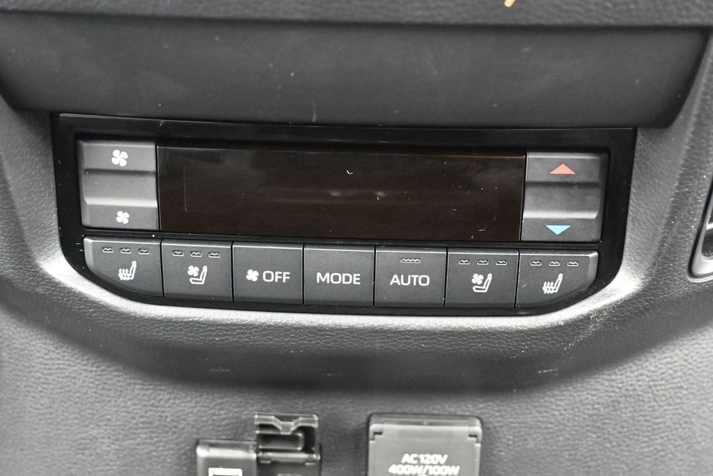 Used 2025 Toyota Sequoia Platinum AWD/4WD image 36