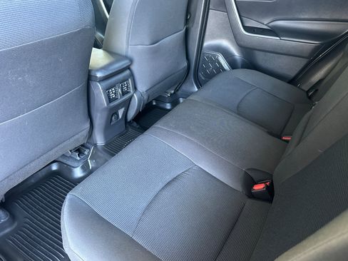 Certified 2022 Toyota RAV4 LE AWD/4WD image 11