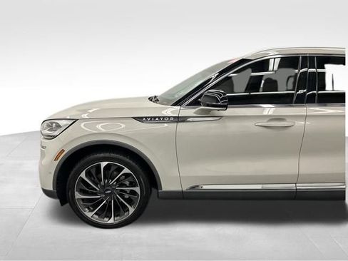 Used 2020 Lincoln Aviator Reserve w/ Equipment Group 202A image 12