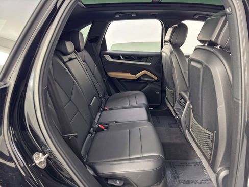 Used 2024 Porsche Cayenne w/ Sport Chrono Package image 40