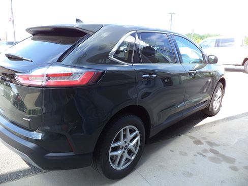 Used 2022 Ford Edge SEL w/ Convenience Package image 6