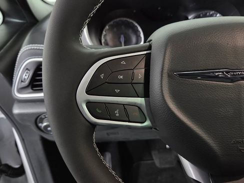 Used 2026 Chrysler Pacifica Select image 18