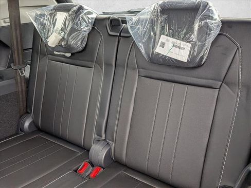 Used 2022 Volkswagen Tiguan SE FWD image 13