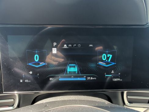 Used 2025 Hyundai Elantra Limited FWD image 20