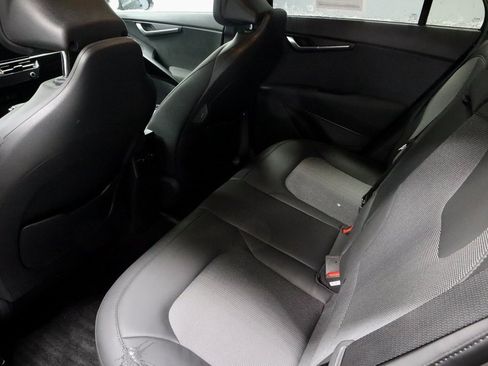 Used 2023 Kia Niro EX image 22