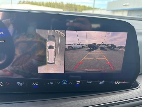 New 2026 Chevrolet Suburban Z71 image 33