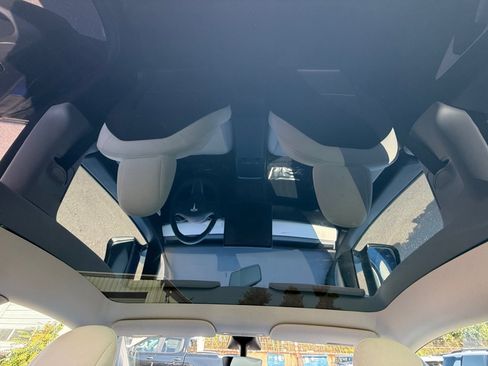 Used 2022 Tesla Model Y Long Range AWD/4WD image 21