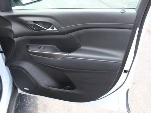 Used 2023 GMC Acadia SLT w/ LPO, Floor Liner Package AWD/4WD image 12
