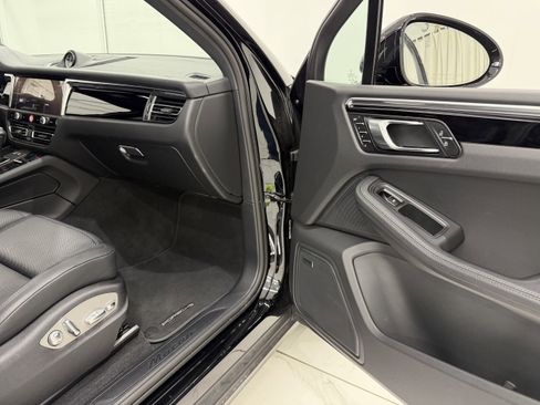 Certified 2025 Porsche Macan image 22