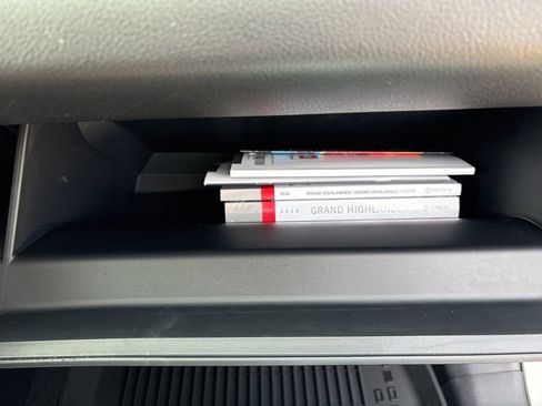 New 2026 Toyota Grand Highlander Platinum image 32