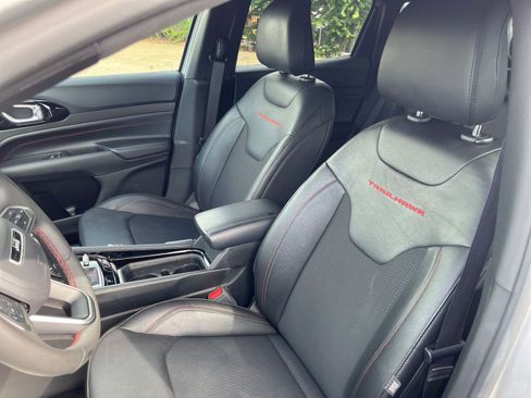 Used 2025 Jeep Compass Trailhawk image 31