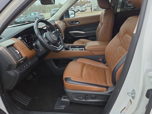 Used 2023 Nissan Pathfinder Platinum image 5