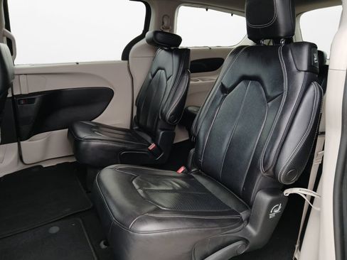 Used 2022 Chrysler Pacifica Touring-L FWD image 22