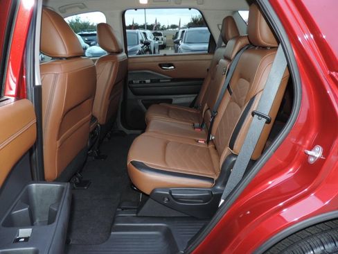 Used 2023 Nissan Pathfinder Platinum w/ Black Appearance Package FWD image 22