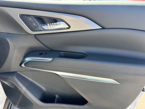 New 2026 Chevrolet Traverse LT w/ Sun and Wheel Package FWD image 8